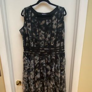 Beautiful ribbed dress. Lovely for wedding, corporate, or date night!